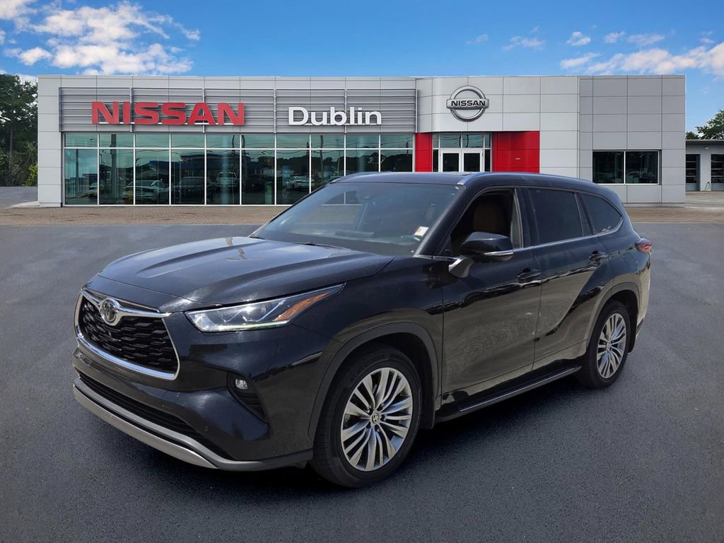 Used 2022 Toyota Highlander Platinum AWD/4WD image 1