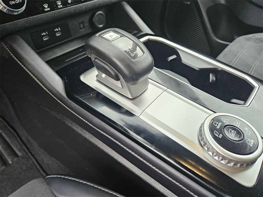 Used 2025 Mitsubishi Outlander SE image 26