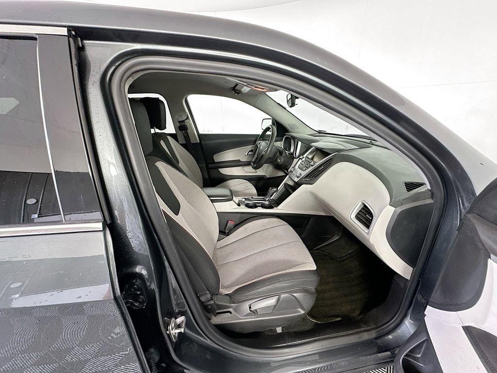 Used 2017 Chevrolet Equinox LS image 24