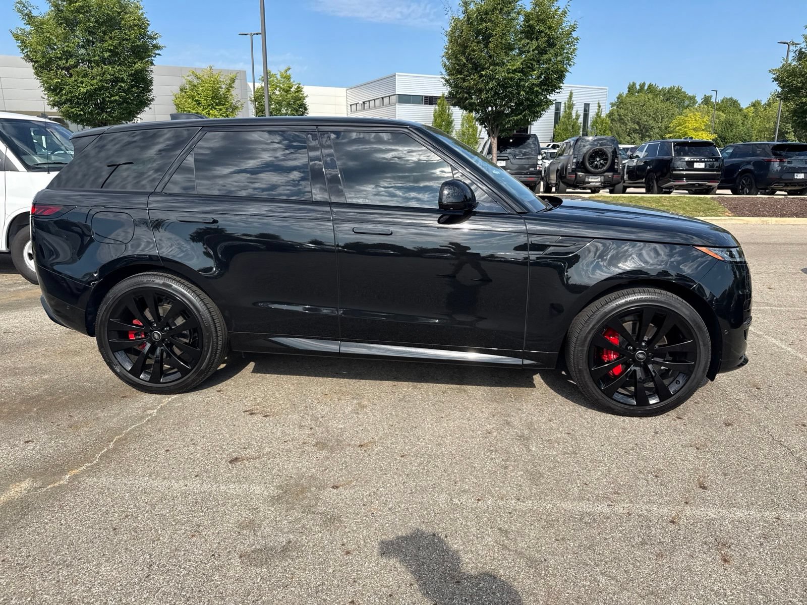 Used 2025 Land Rover Range Rover Sport Dynamic SE AWD/4WD image 4
