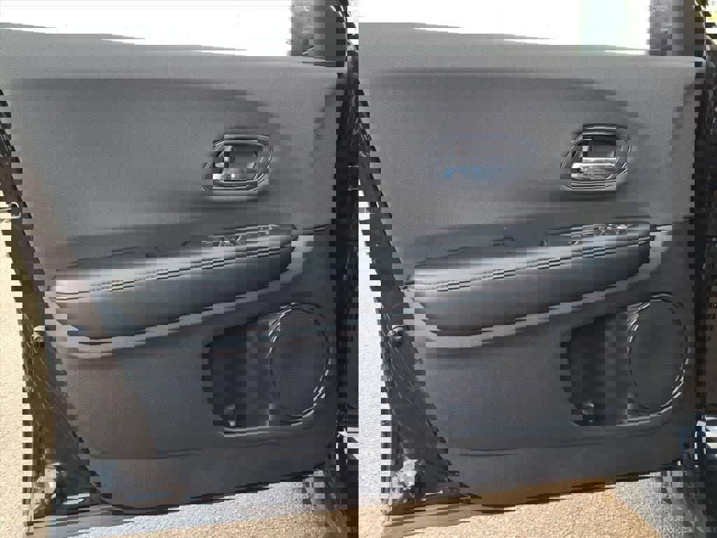 Used 2021 Honda HR-V LX image 12