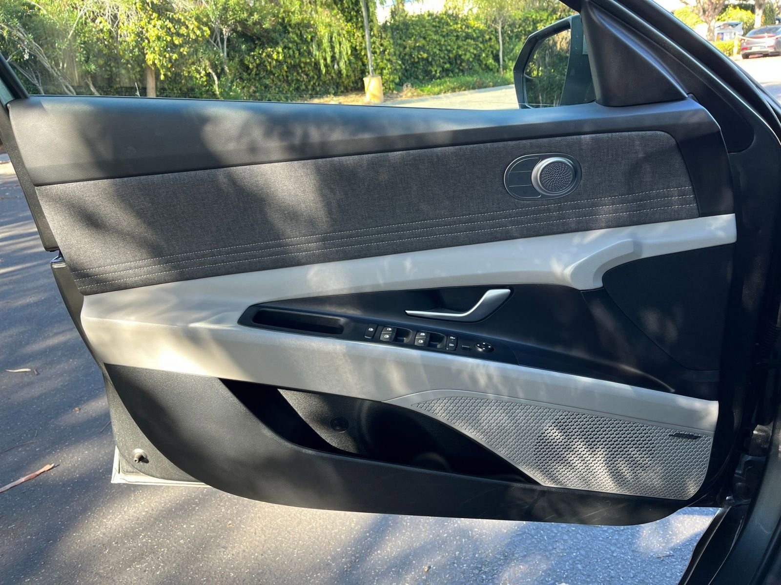 Used 2025 Hyundai Elantra Limited image 20