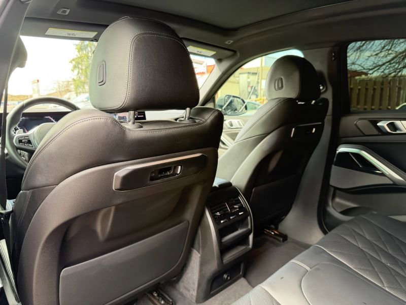 Used 2024 BMW X6 xDrive40i w/ Premium Package image 17