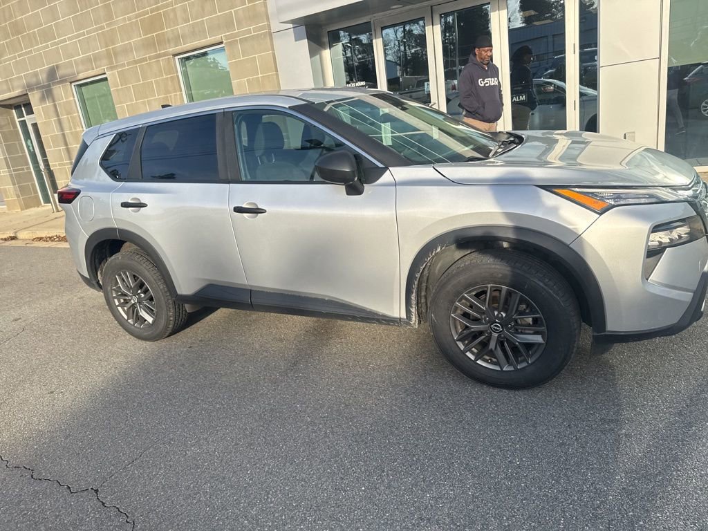 Used 2024 Nissan Rogue S image 4