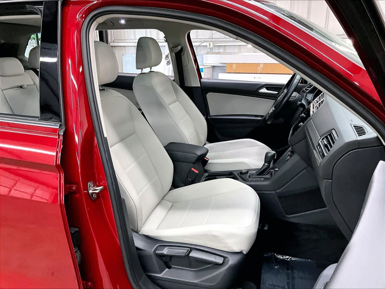 Used 2019 Volkswagen Tiguan SE w/ Panoramic Sunroof Package AWD/4WD image 9
