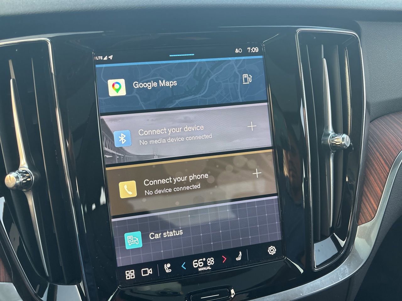 Used 2025 Volvo S60 B5 Plus image 19