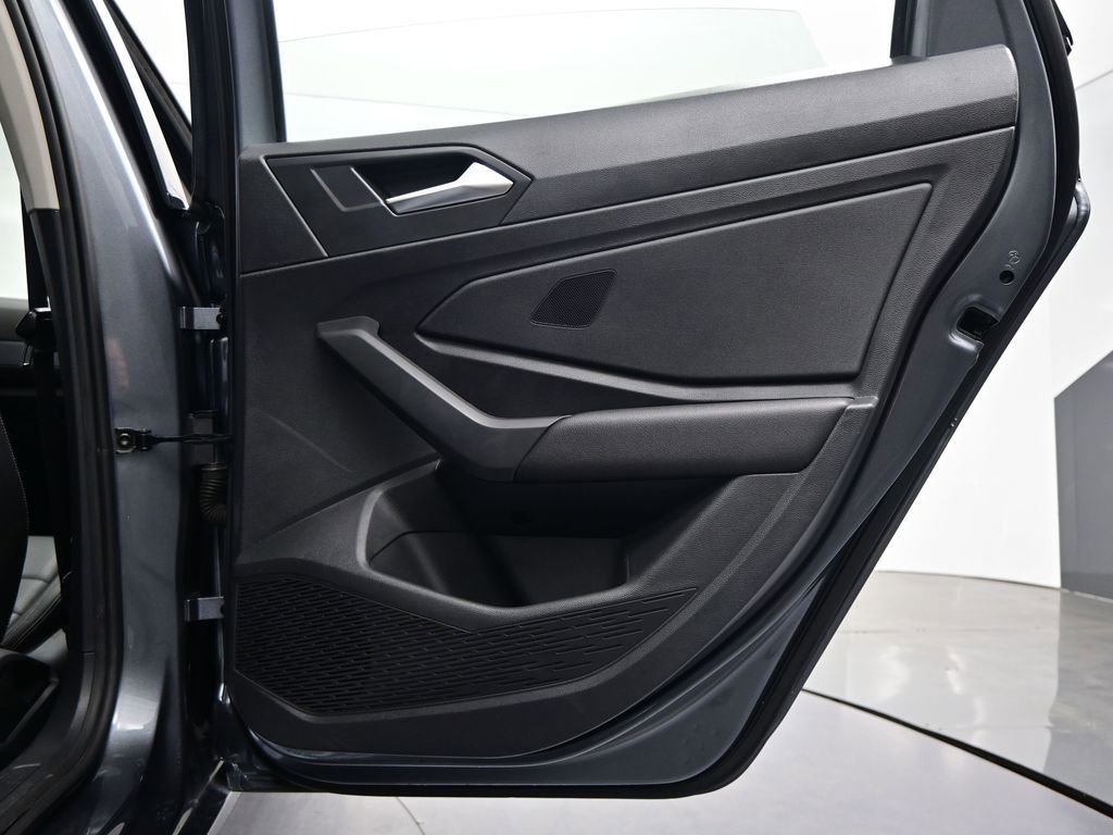 Used 2022 Volkswagen Jetta SE image 38