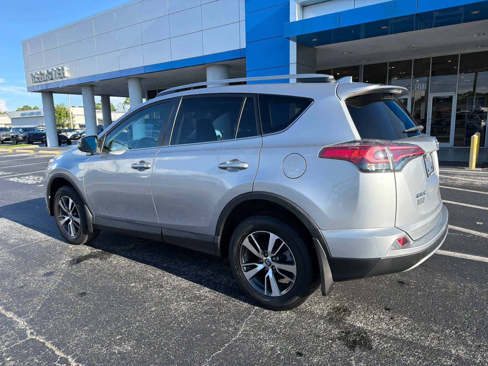 Used 2018 Toyota RAV4 XLE w/ Plus Extra Value Package AWD/4WD image 3