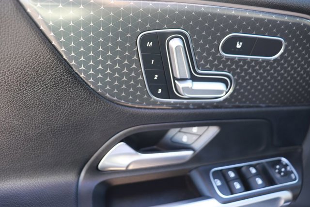 Used 2024 Mercedes-Benz GLB 250 image 9