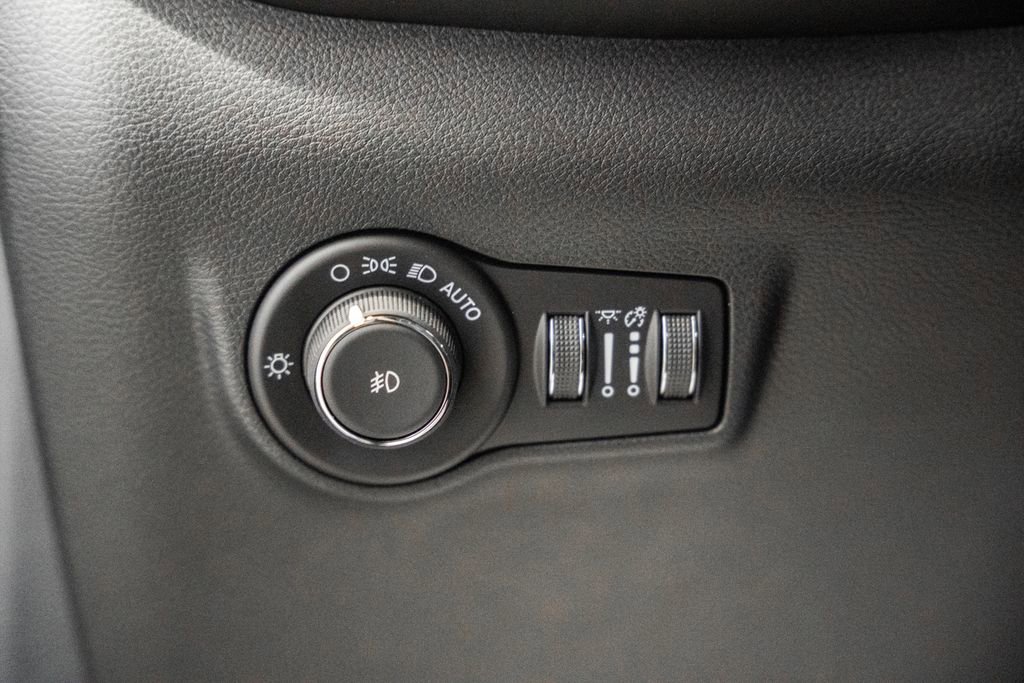 New 2025 Jeep Compass Limited w/ Sun & Sound Group image 40