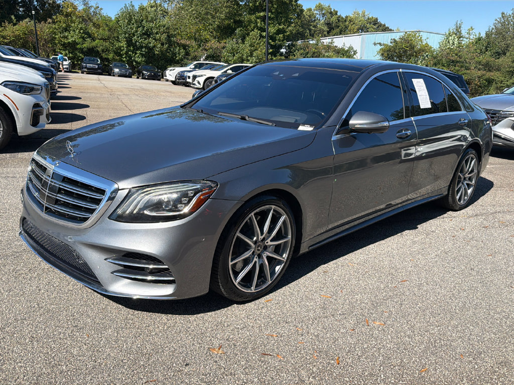 Used 2018 Mercedes-Benz S 560 Sedan w/ AMG Line Exterior image 3