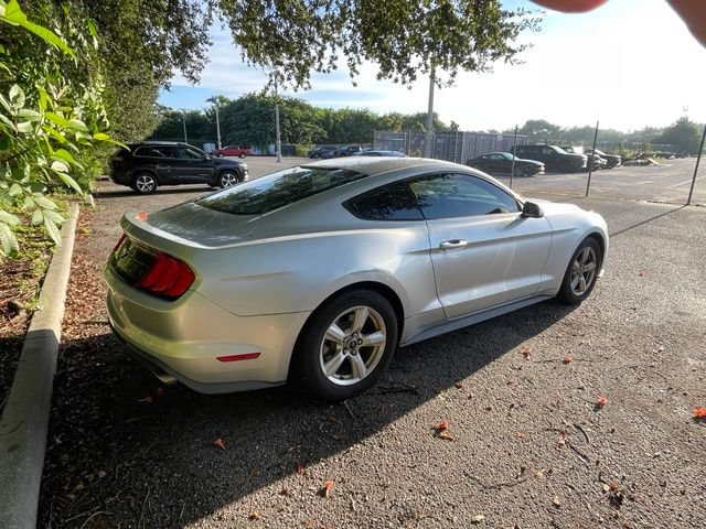 Used 2018 Ford Mustang Coupe RWD image 3