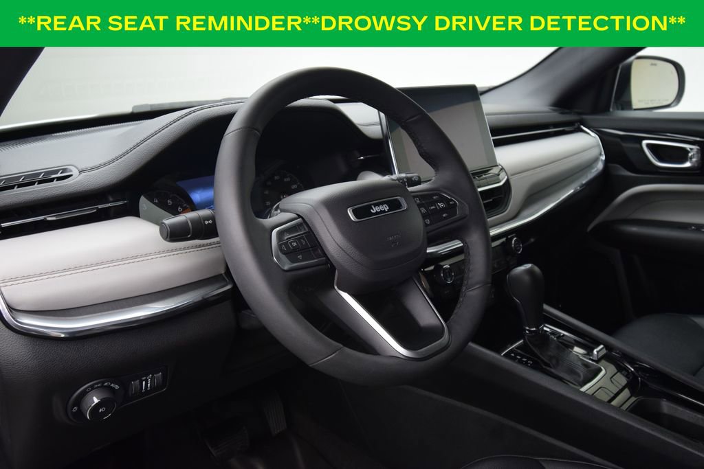 Used 2024 Jeep Compass Limited image 16