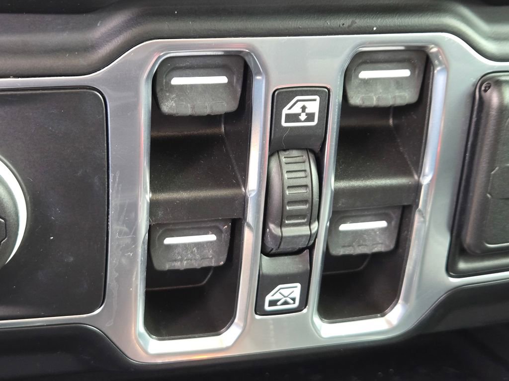 Used 2022 Jeep Wrangler Unlimited Sahara w/ Cold Weather Group image 19