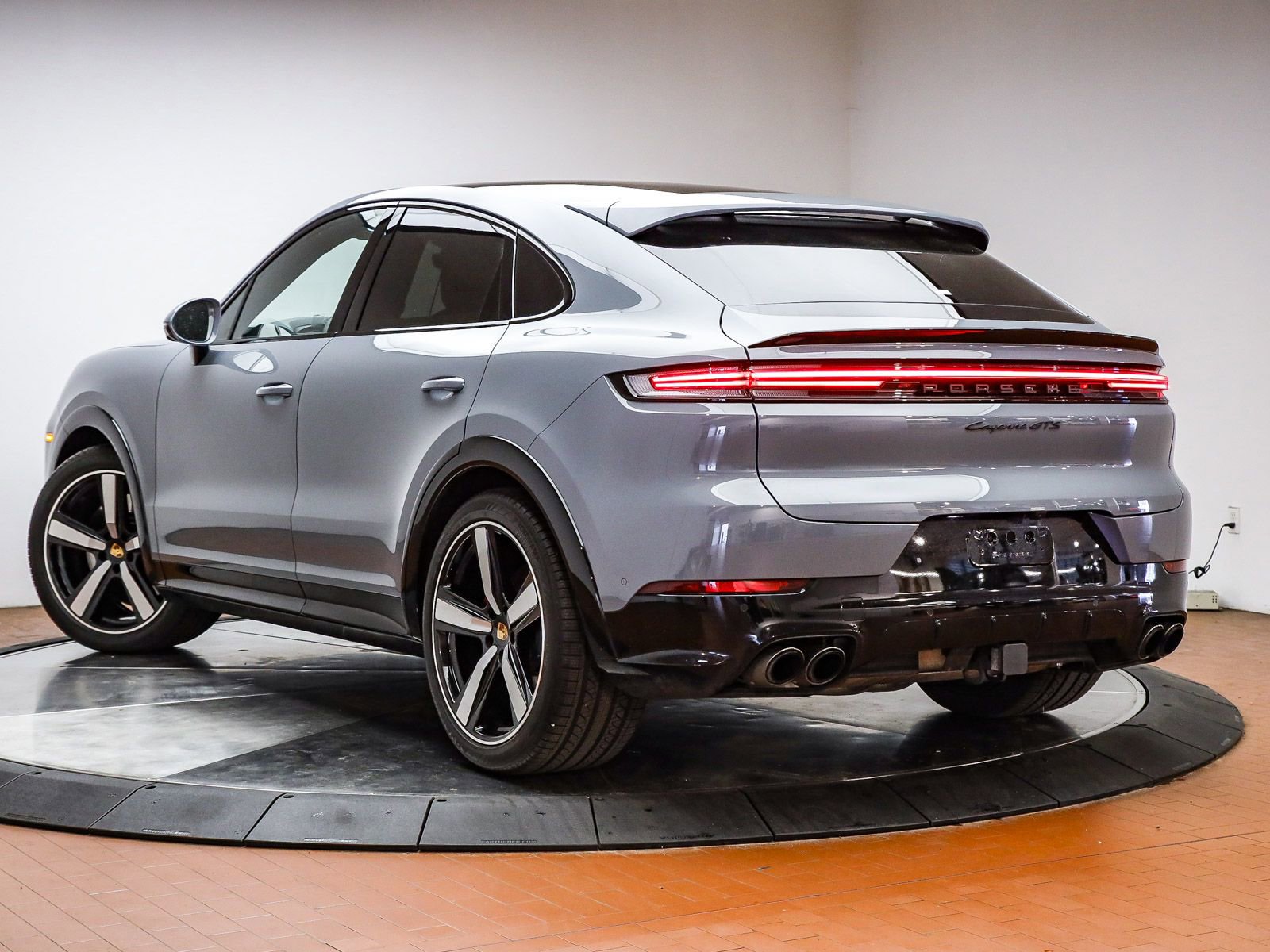 Used 2026 Porsche Cayenne GTS image 3