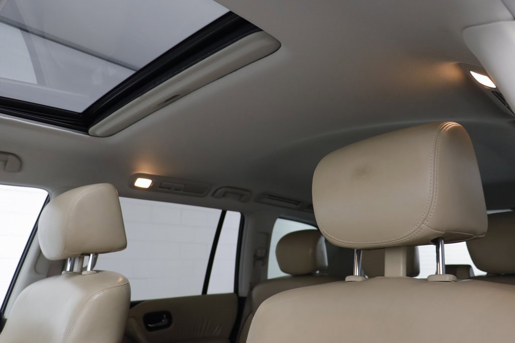 Used 2017 Nissan Armada Platinum w/ Interior Lighting Package image 14