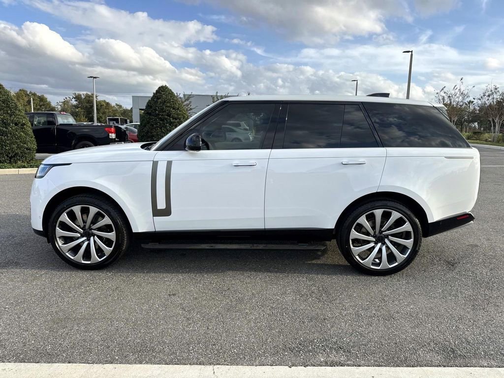 New 2026 Land Rover Range Rover SE image 2