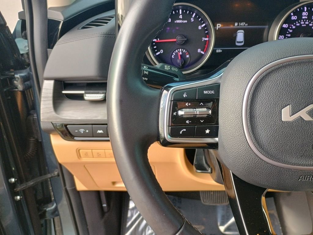Used 2024 Kia Carnival EX image 25