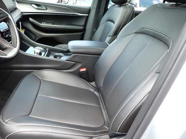 New 2025 Jeep Grand Cherokee L Limited w/ Luxury Tech Group II image 11