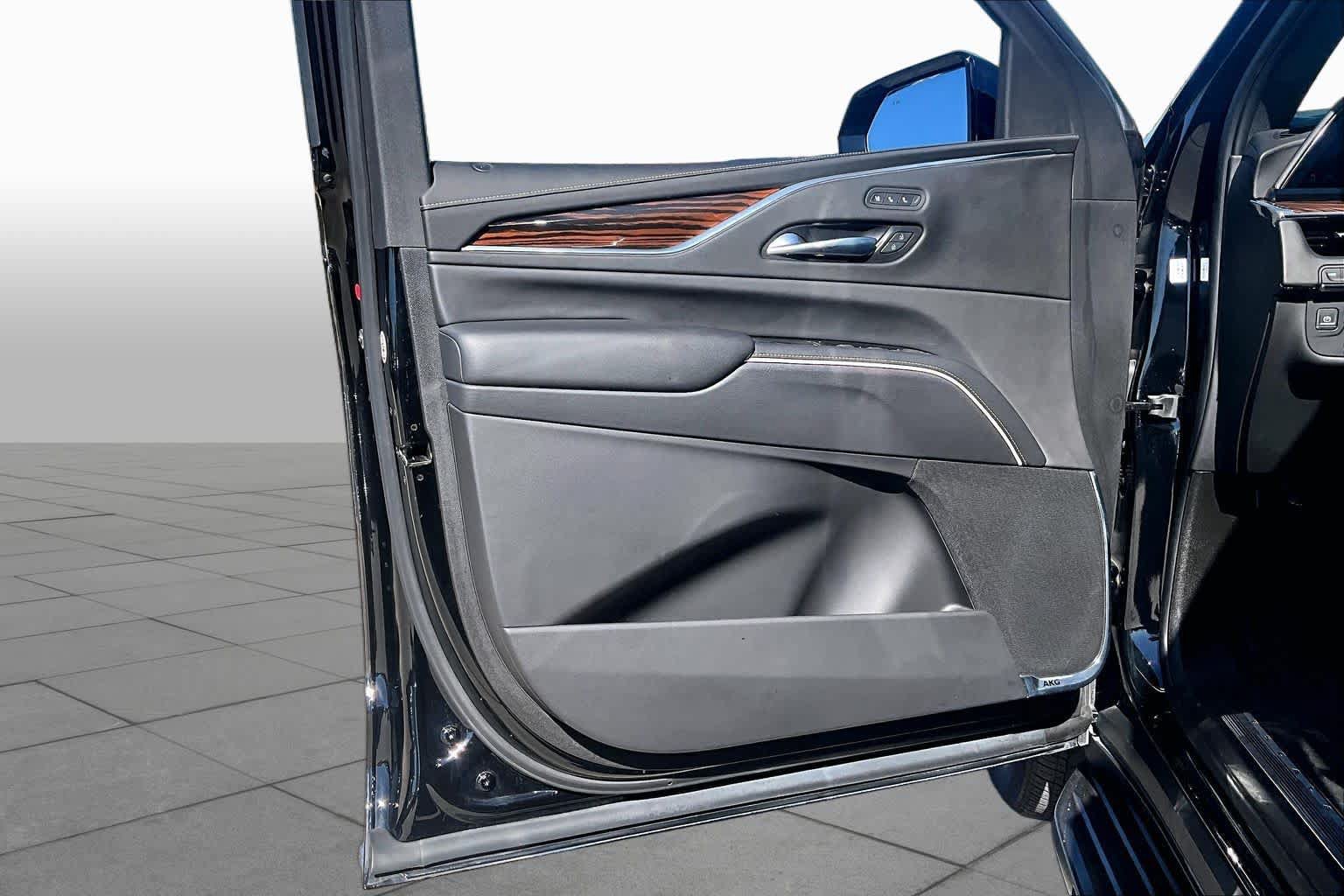 Used 2023 Cadillac Escalade ESV Premium Luxury RWD image 22