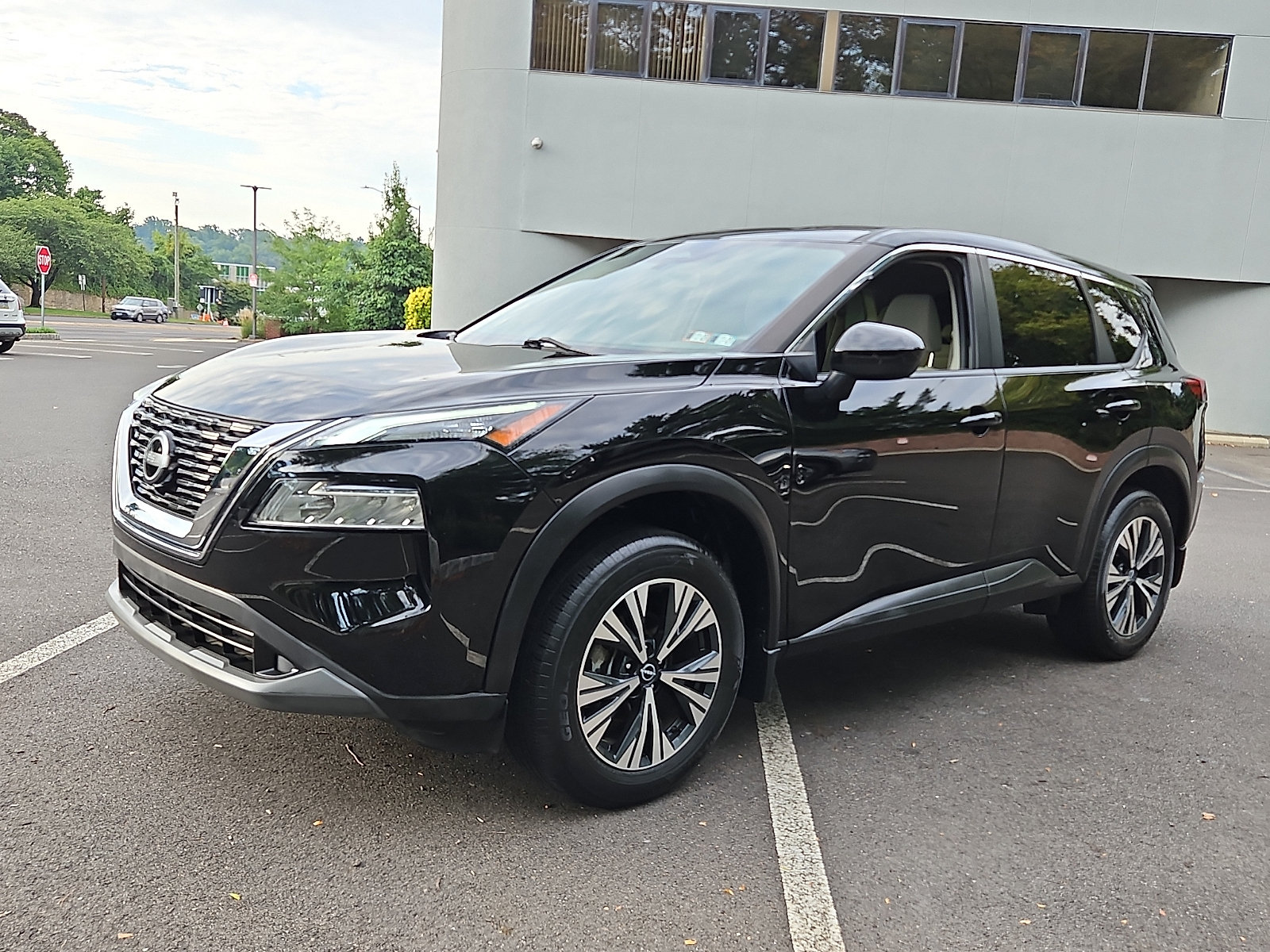 Certified 2023 Nissan Rogue SV AWD/4WD image 3