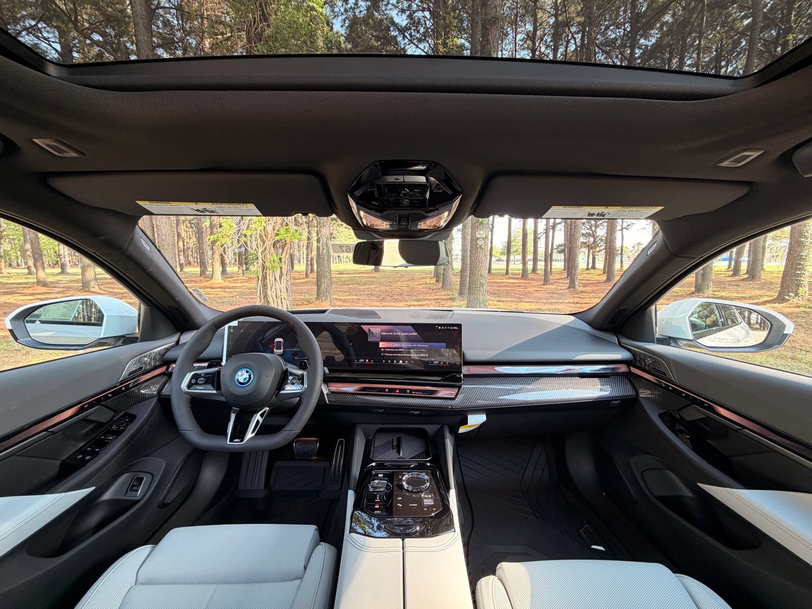 New 2026 BMW 550e xDrive w/ Executive Package AWD/4WD image 2