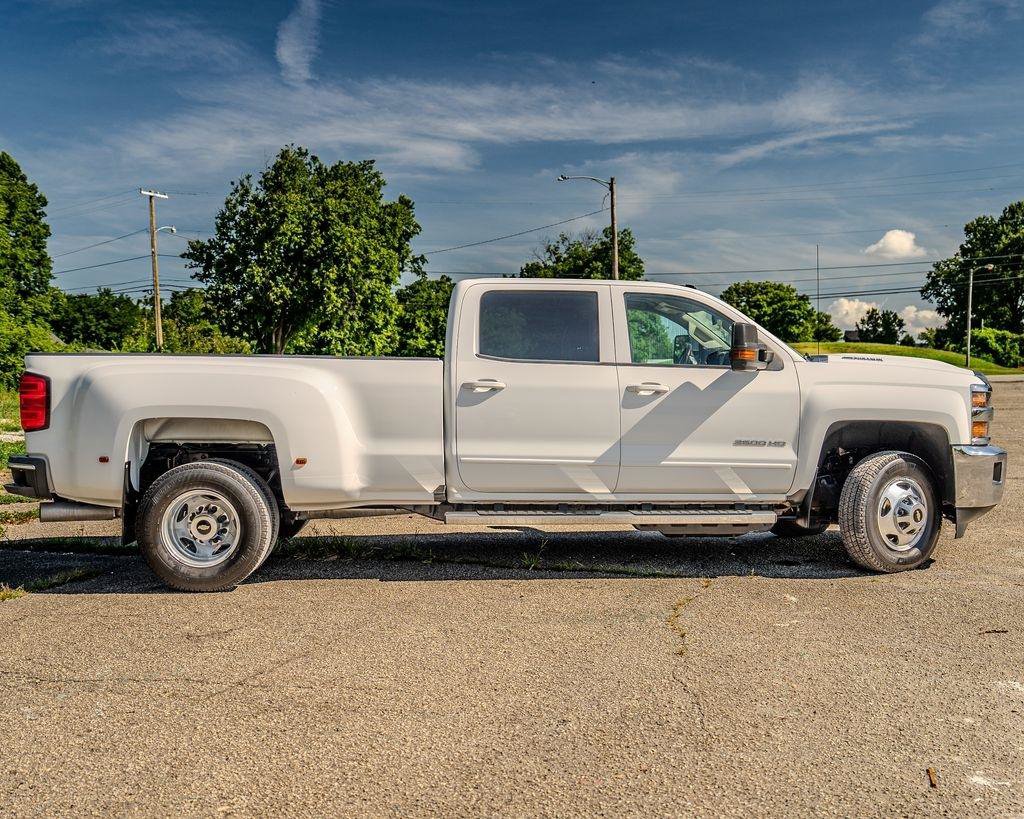 Used 2019 Chevrolet Silverado 3500 LT w/ LT Convenience Package AWD/4WD image 2