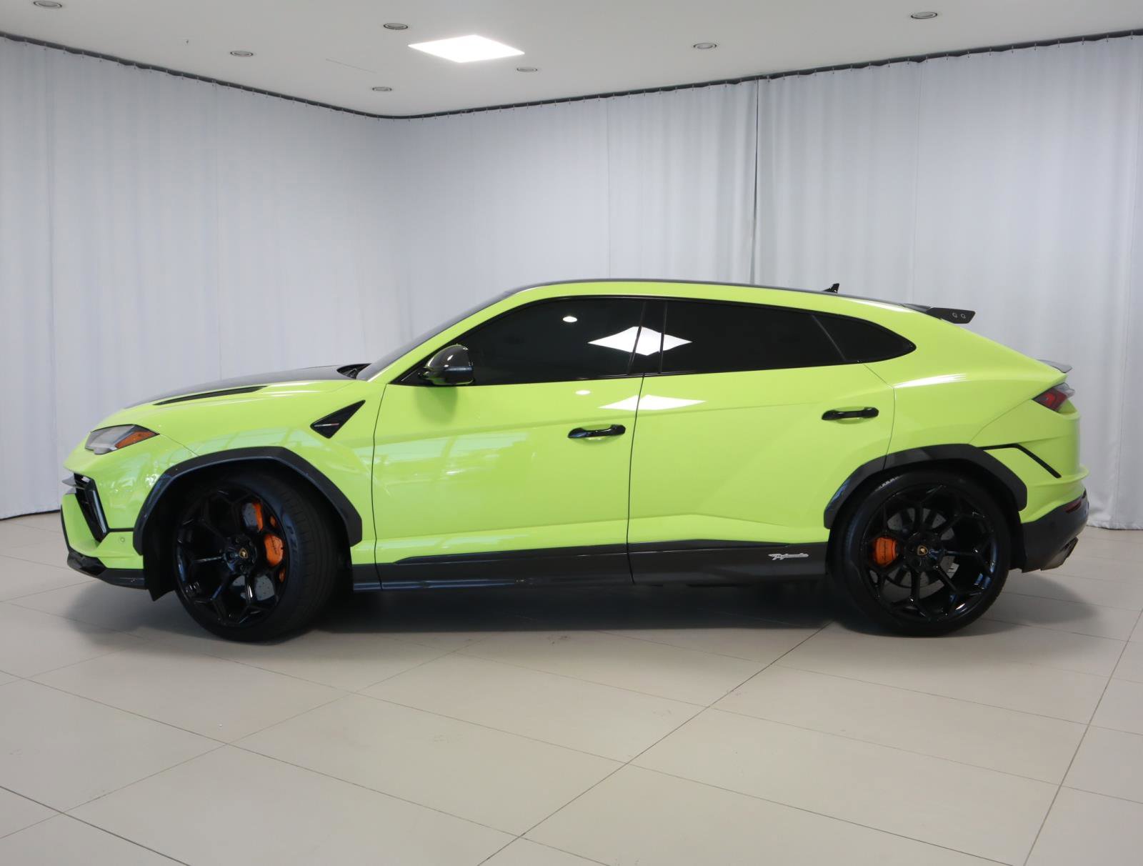 Used 2023 Lamborghini Urus Performante image 2