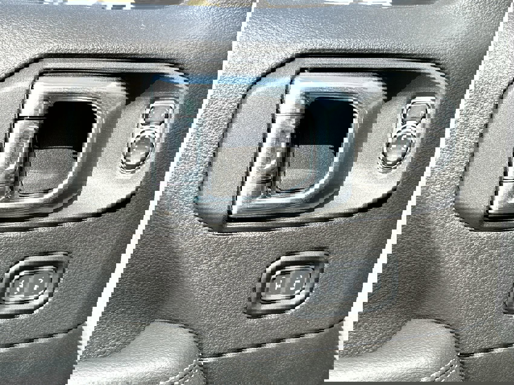 New 2023 Jeep Wrangler Sahara w/ Cold Weather Group image 13