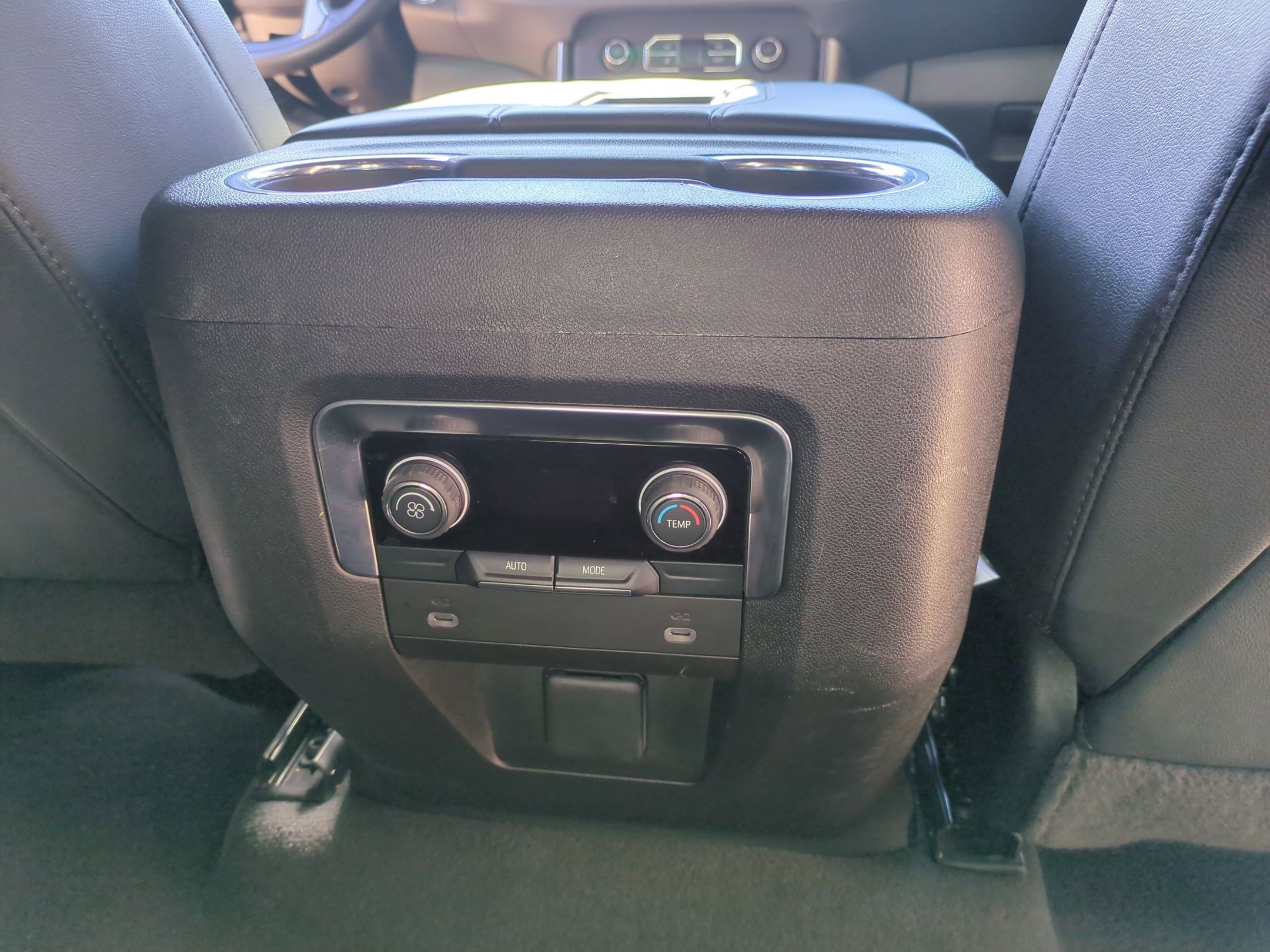 Used 2024 Chevrolet Suburban LT image 28