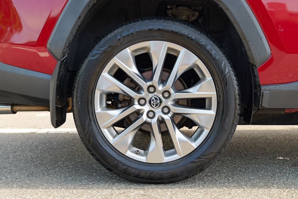 Used 2019 Toyota RAV4 XLE Premium w/ All Weather Liner Package AWD/4WD image 13