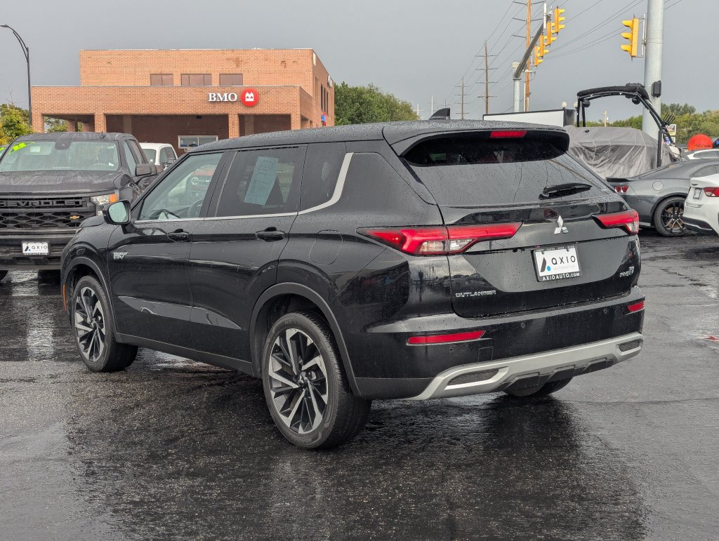 Used 2023 Mitsubishi Outlander 4WD Plug-In Hybrid image 7