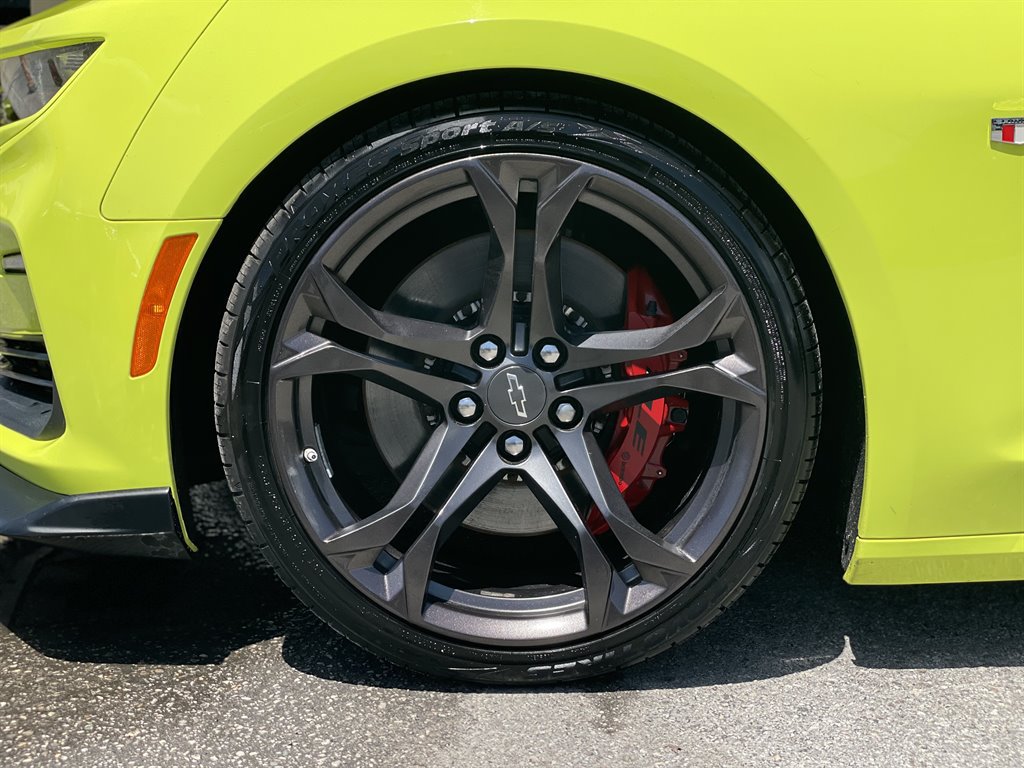 Used 2020 Chevrolet Camaro SS RWD image 30