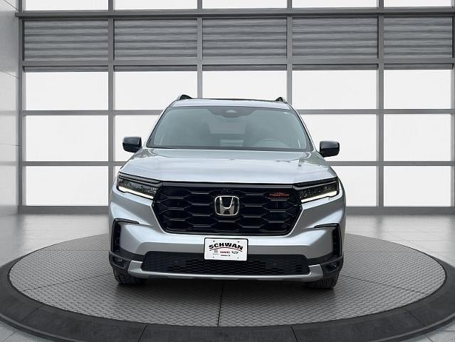Used 2025 Honda Pilot TrailSport image 9