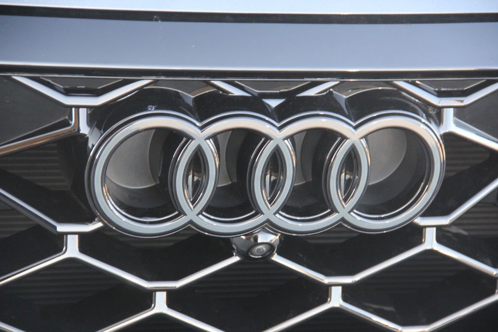 New 2025 Audi RS Q8 performance image 11