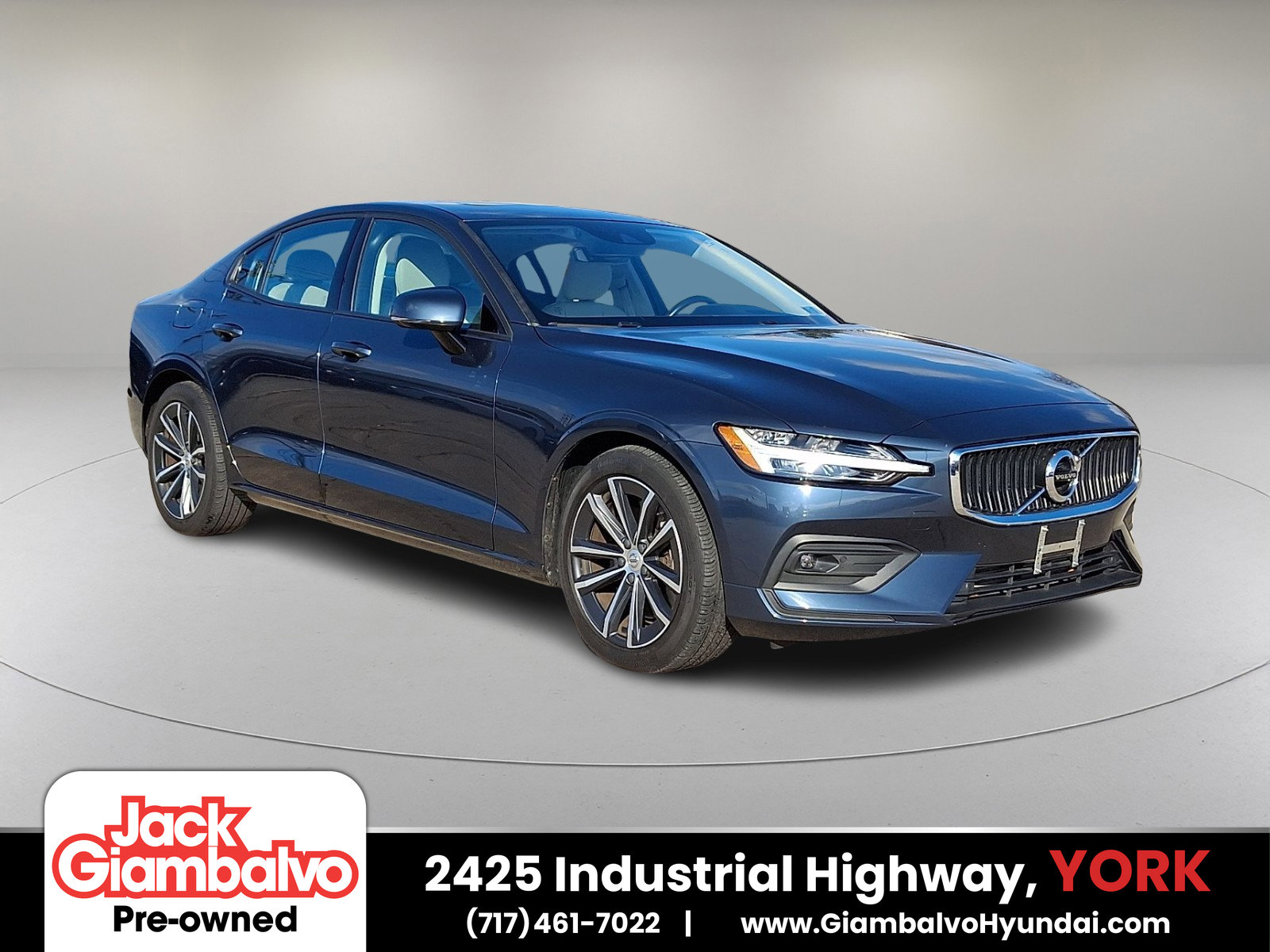 Used 2021 Volvo S60 T6 Momentum w/ Climate Package image 1