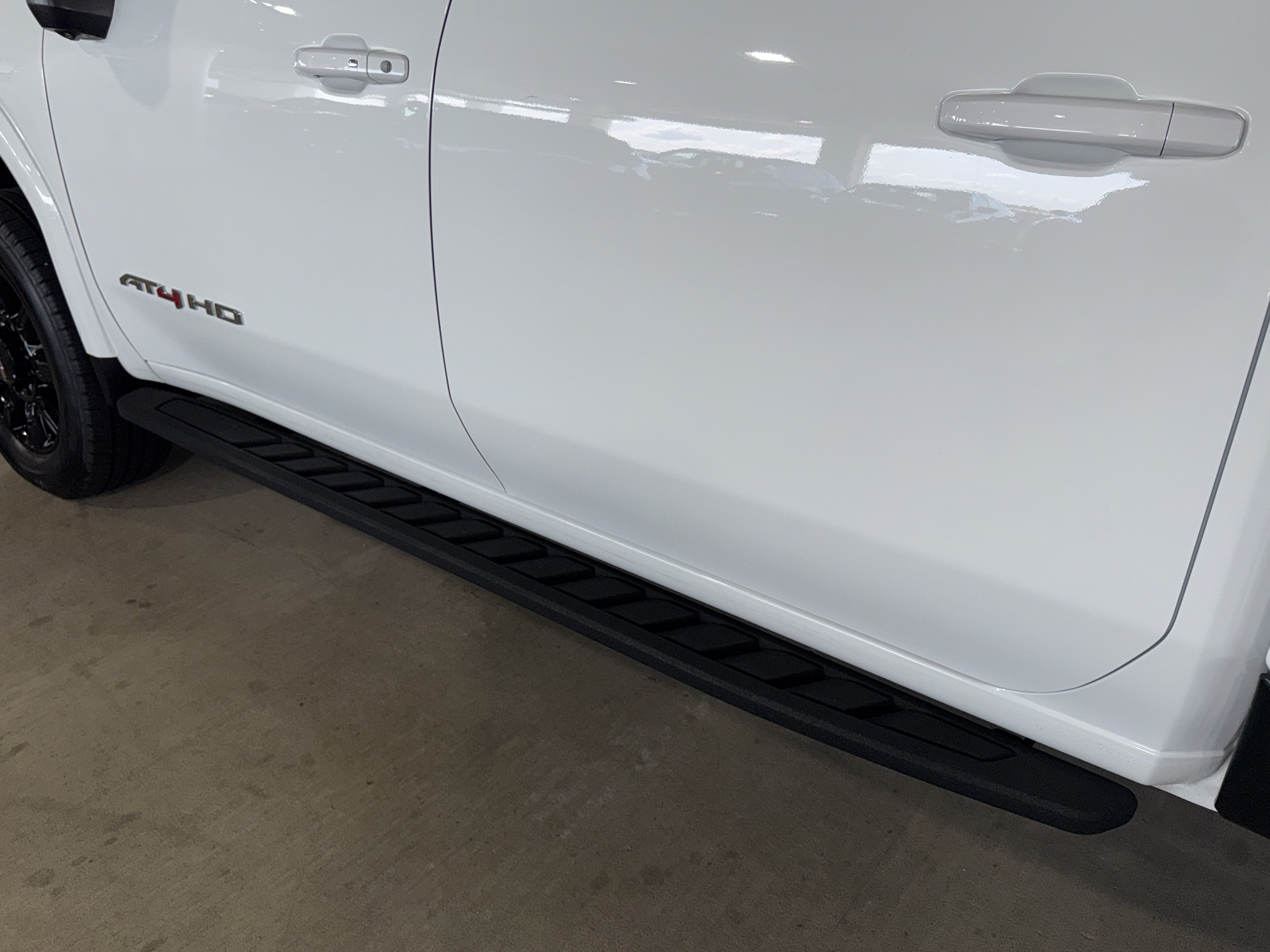 Used 2025 GMC Sierra 2500 AT4 w/ AT4 Premium Plus Package AWD/4WD image 40