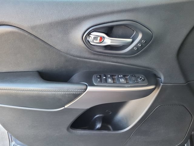 Used 2019 Jeep Cherokee Limited FWD image 18