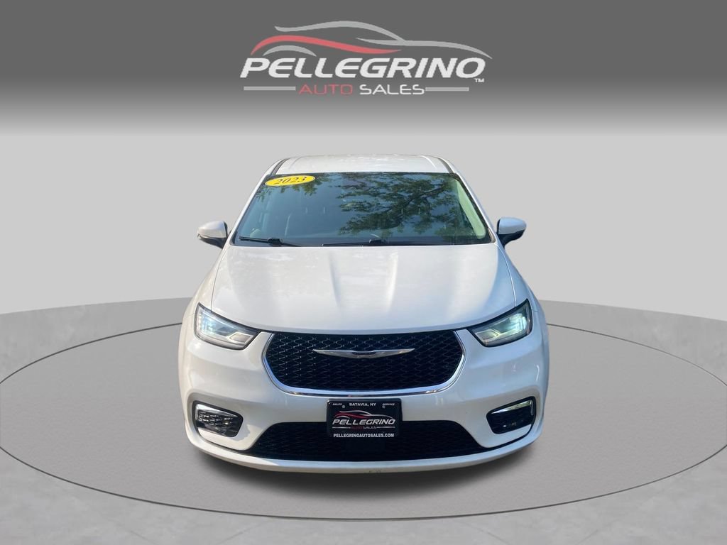 Used 2023 Chrysler Pacifica Touring-L FWD image 10