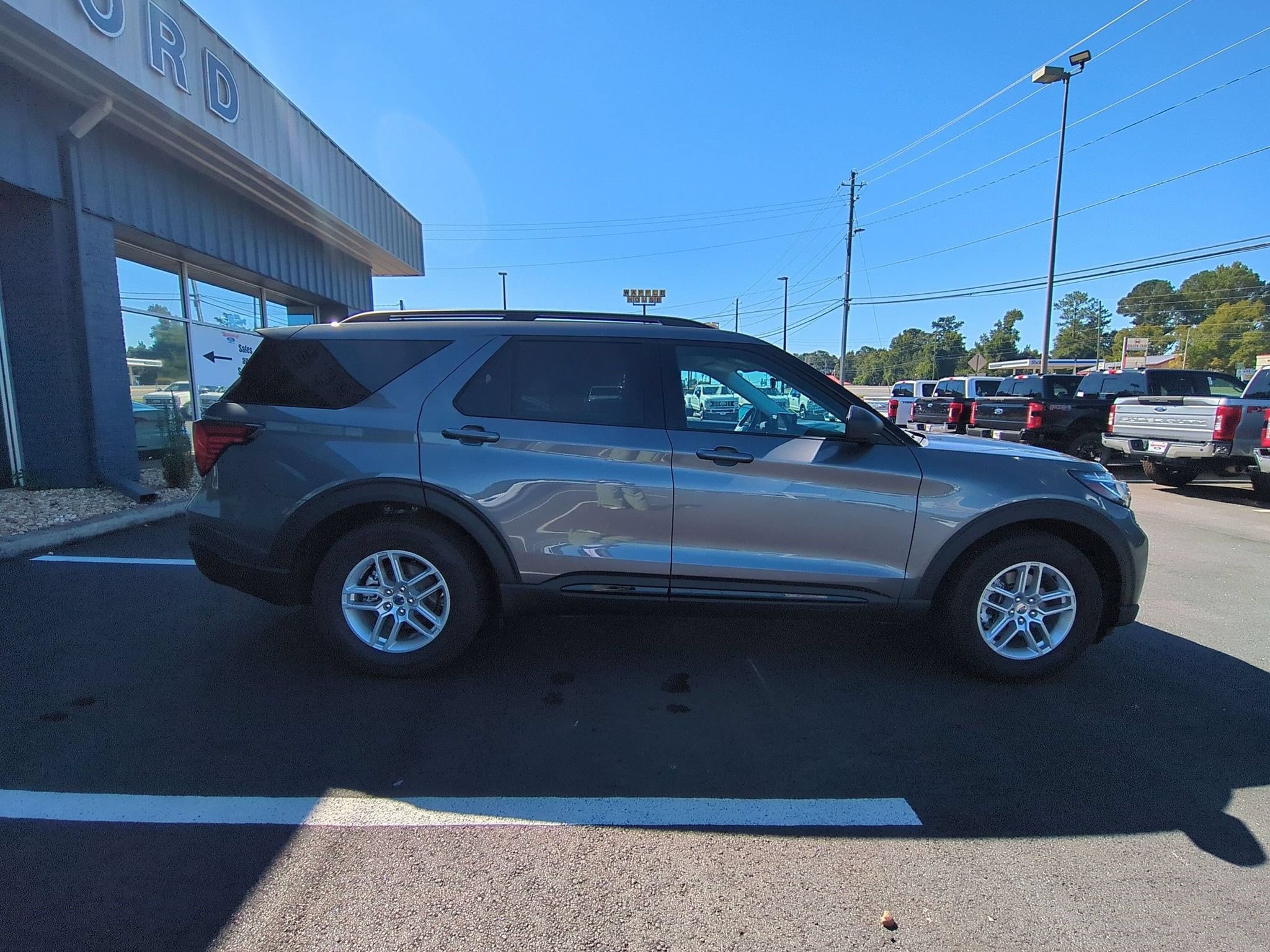 Used 2026 Ford Explorer Active RWD image 4