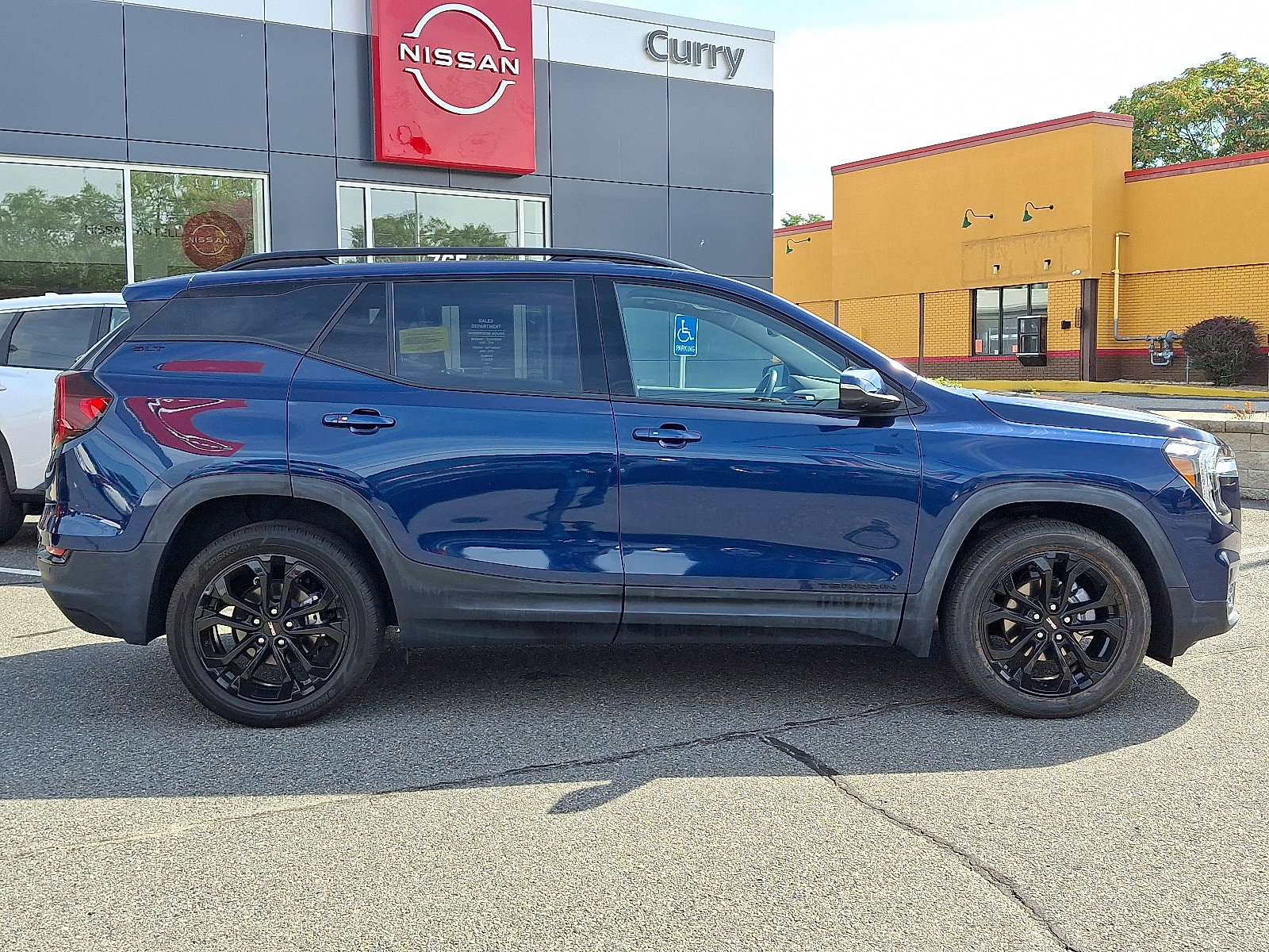 Used 2022 GMC Terrain SLT w/ Tech Package image 7