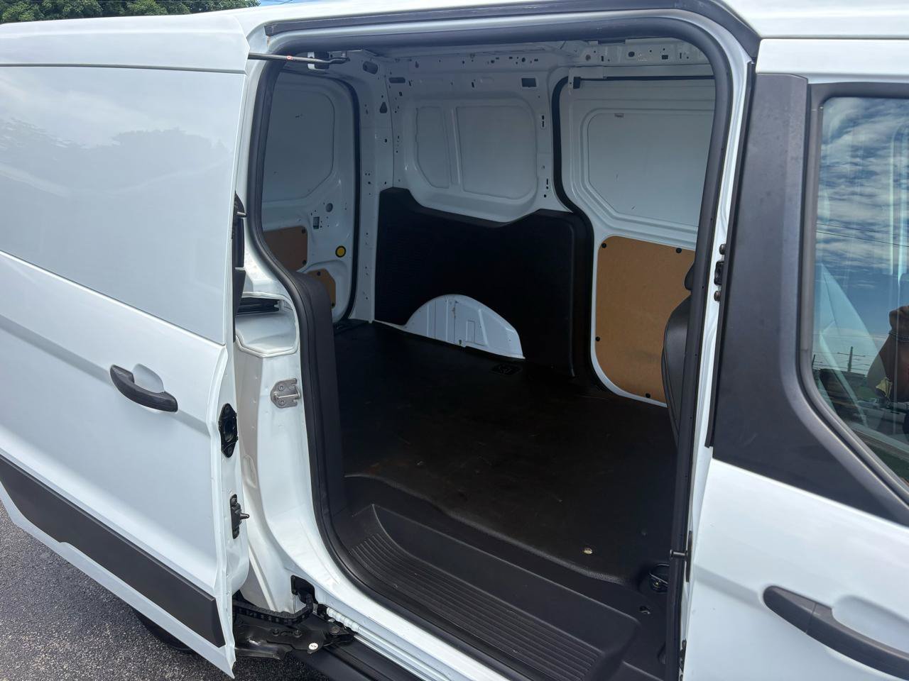 Used 2018 Ford Transit Connect XL FWD image 17