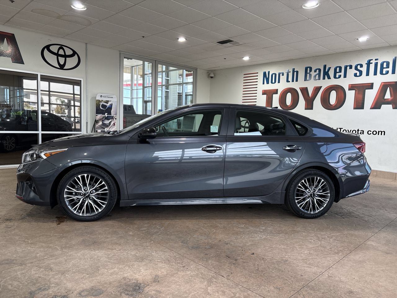 Used 2023 Kia Forte GT-Line w/ GT-Line Premium Package FWD image 7