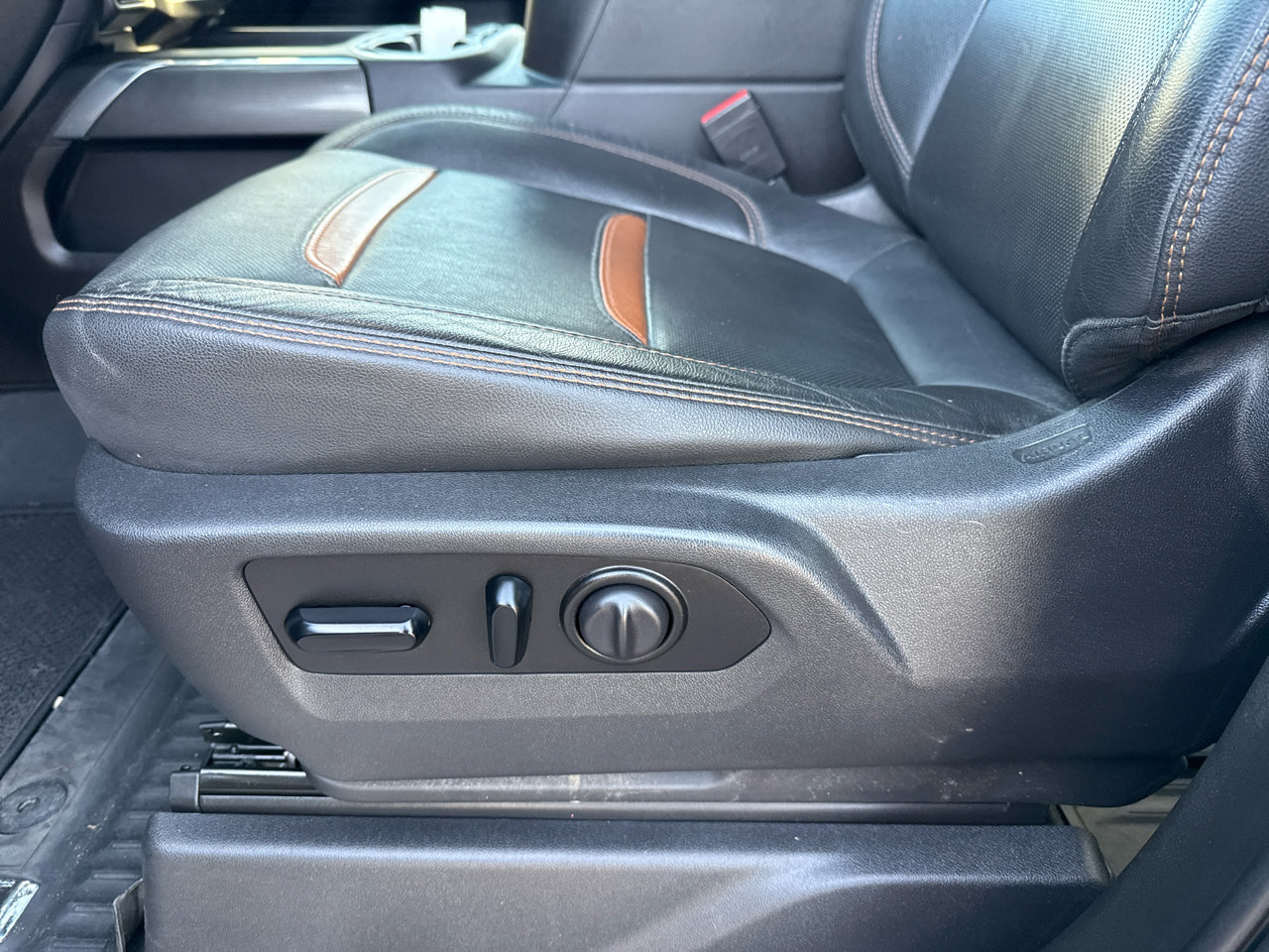 Used 2021 GMC Sierra 1500 AT4 w/ AT4 Value Package image 12