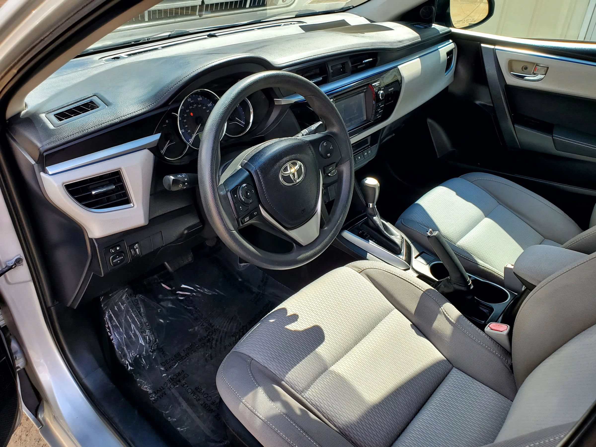 Used 2016 Toyota Corolla LE FWD image 27