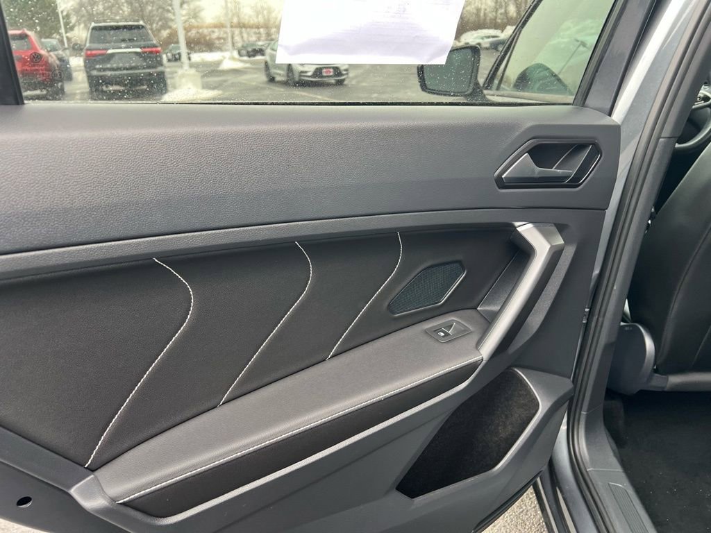 Used 2022 Volkswagen Tiguan SE R-Line image 37