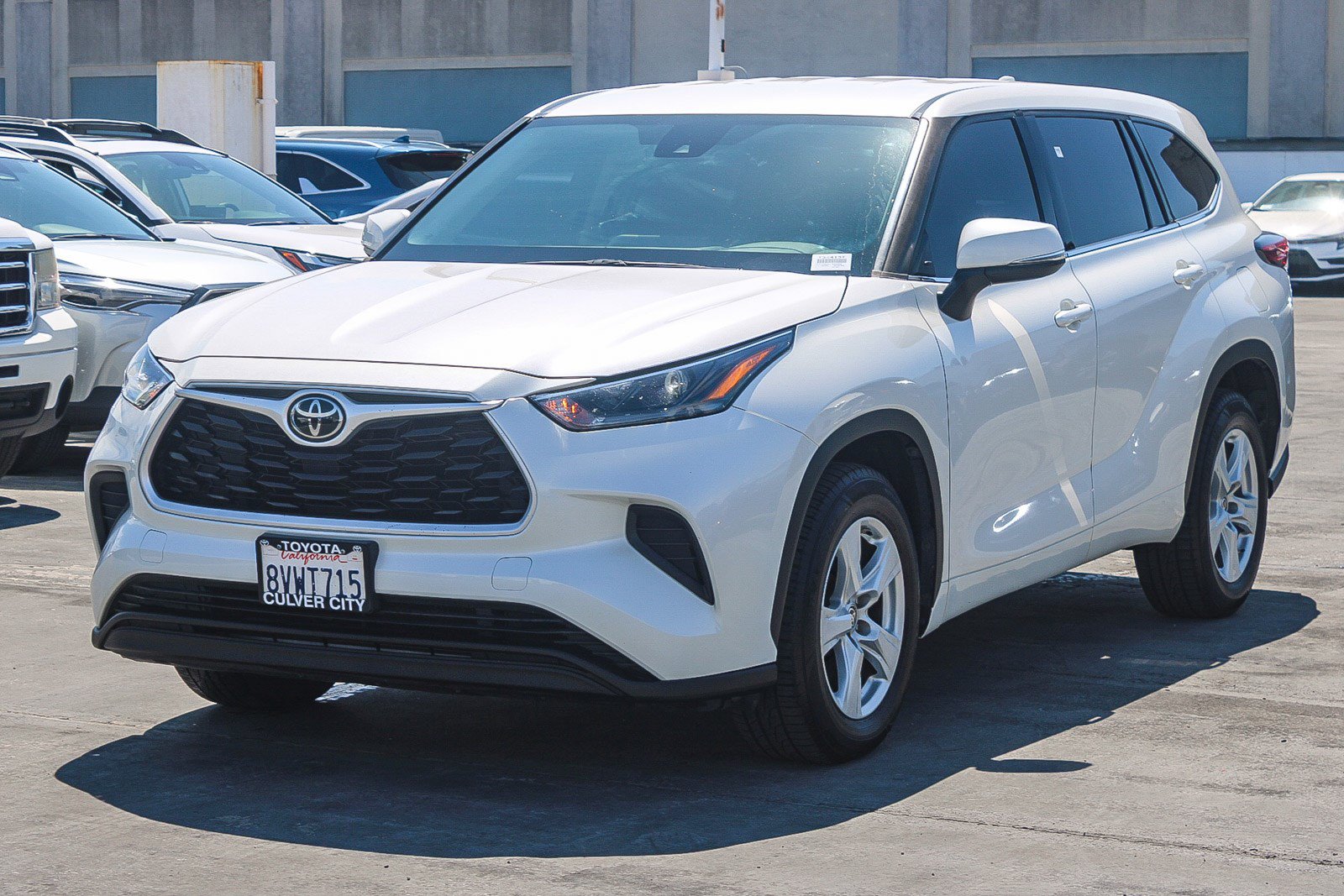 Used 2021 Toyota Highlander L FWD image 3