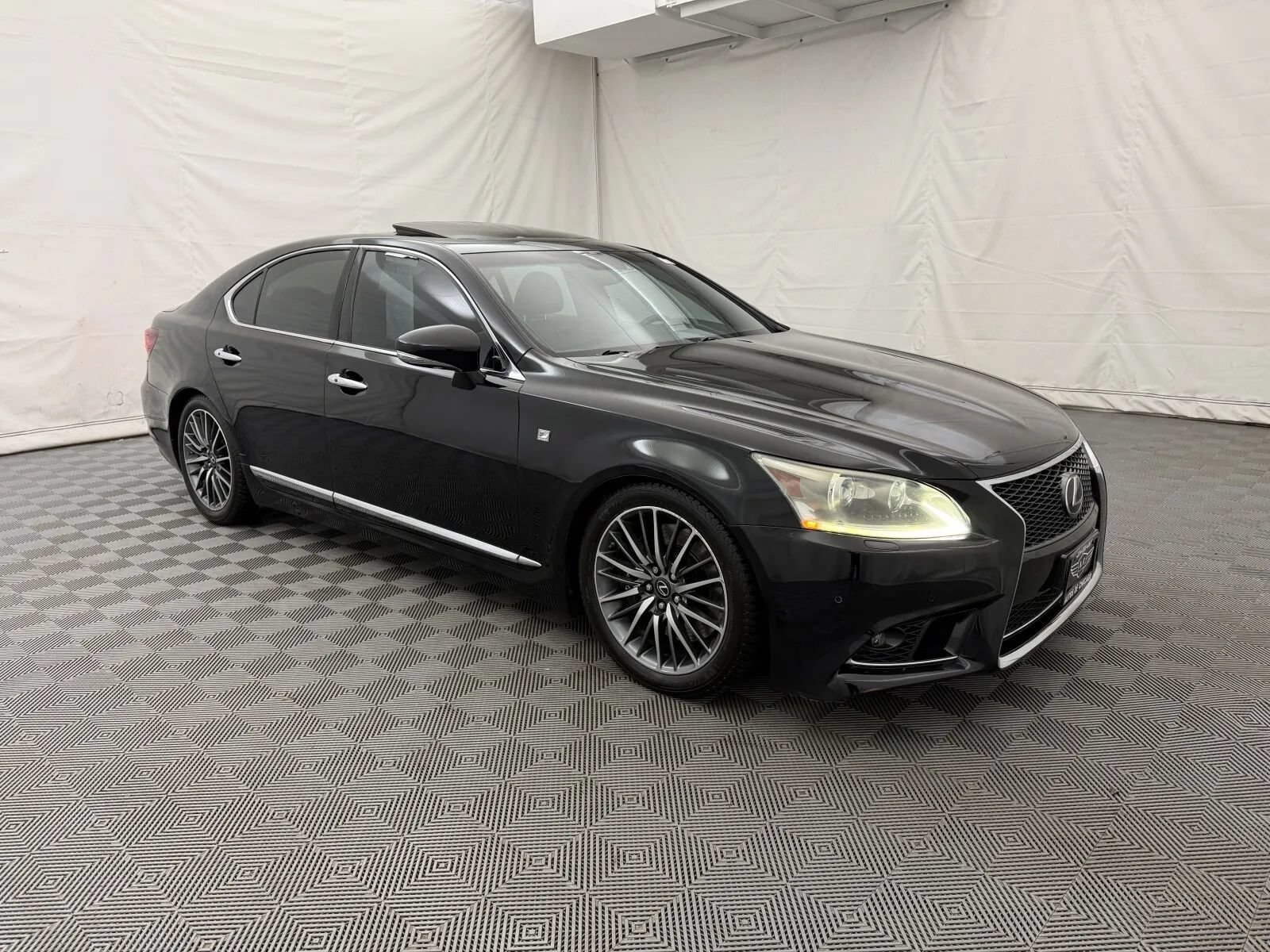 Used 2013 Lexus LS 460 AWD w/ F-Sport Pkg image 4