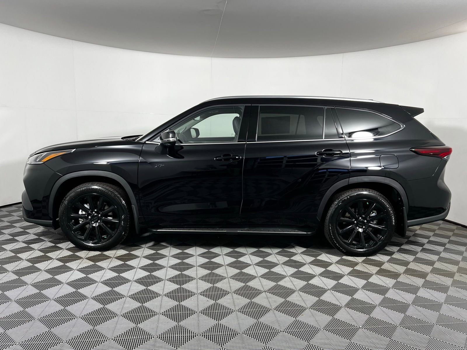 Certified 2026 Toyota Highlander Limited image 8