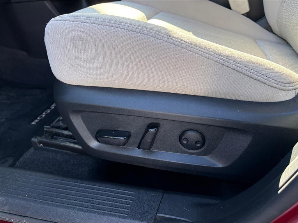 Used 2025 Nissan Rogue SV image 17